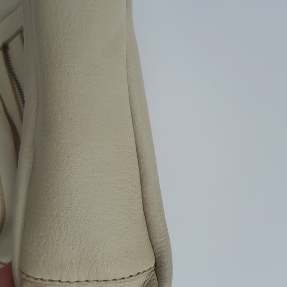 Fossil shoulder crossbody Creme with taupe threads EUC - Picture 3 of 5